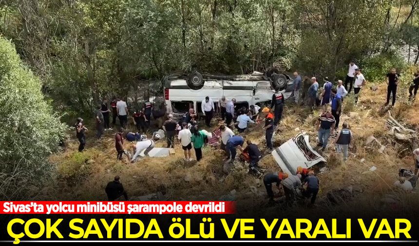Sivas'ta yolcu minibüsü şarampole devrildi: Çok sayıda ölü ve yaralı var