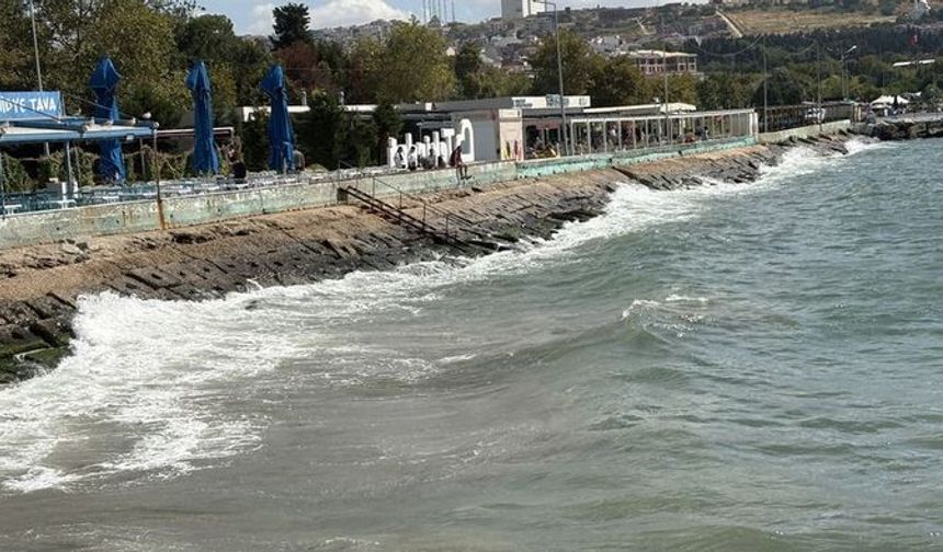 Tekirdağ'da poyraz iki gündür deniz ulaşımını olumsuz etkiliyor