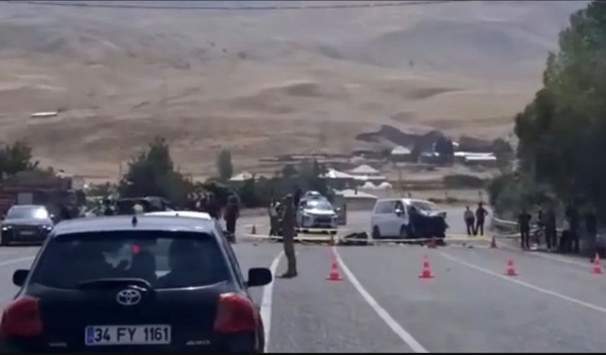 Van’da iki araç kafa kafaya çarpıştı! Ölü ve yaralılar var