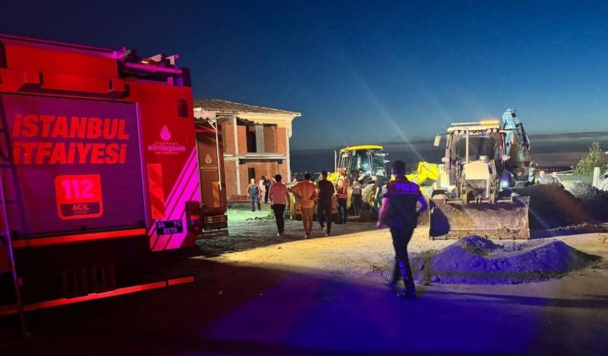 Büyükçekmece'de toprak kayması: 2 işçi göçük altında kaldı