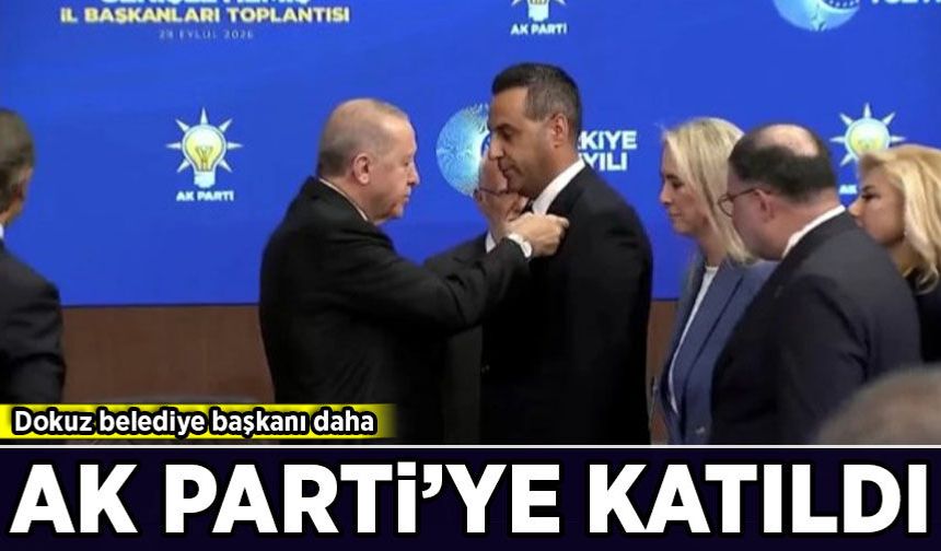 Cumhurbaşkanı Erdoğan rozetleri taktı! Dokuz belediye başkanı daha AK Parti’ye katıldı