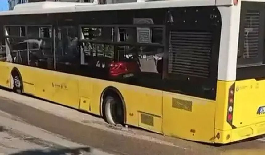 Maltepe'de yol çöktü, bir İETT otobüsü çukura düştü