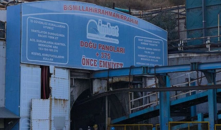 Manisa'da göçük altında kalan 3 işçiye ulaşmak için çalışmalar sürüyor