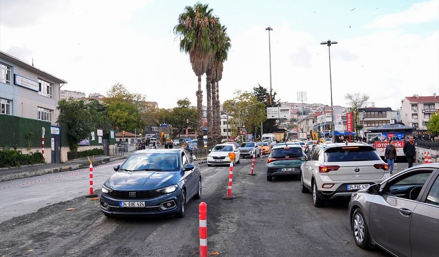 Eyüpsultan'da yol çalışmaları nedeniyle oluşan trafik yoğunluğu tepki çekti