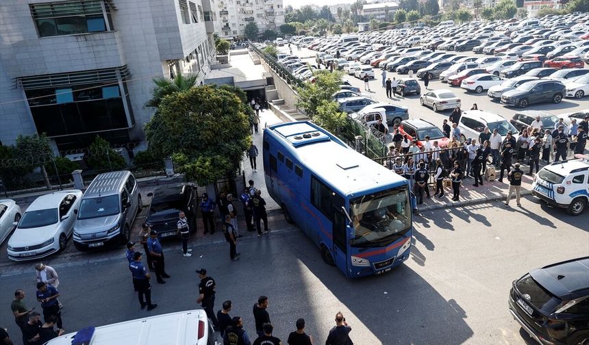Mersin'deki yolsuzluk soruşturmasında Vahap Seçer ve 2 belediye başkanı tutuklandı
