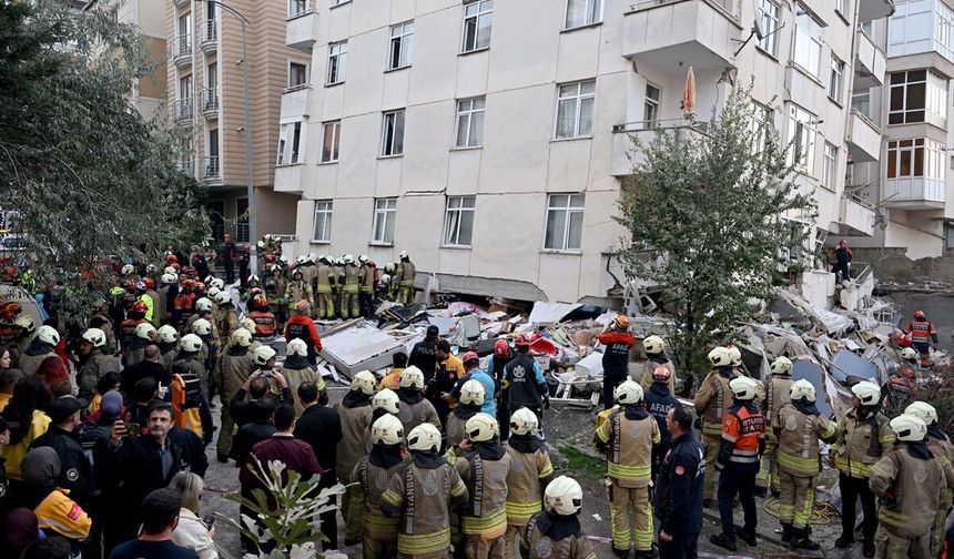 Maltepe’de 7 katlı binada kısmi çökme meydana geldi