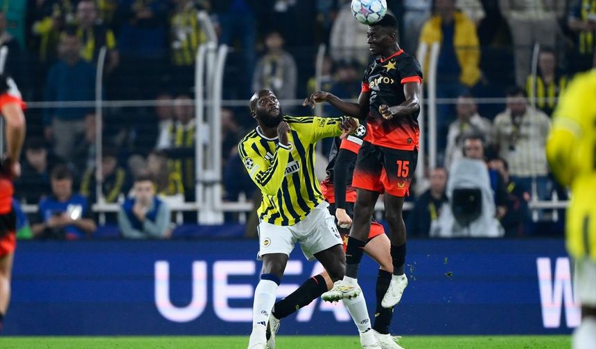 Fenerbahçe, galibiyeti son dakikada kaçırdı