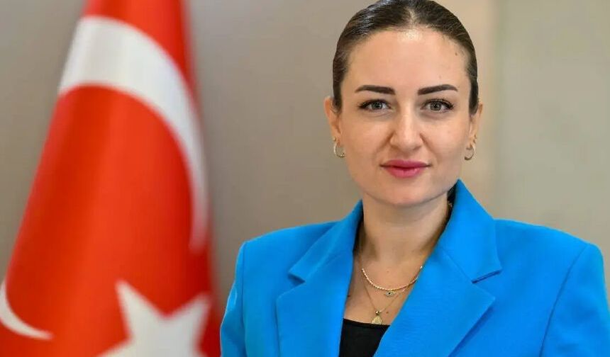 AK Parti’ye geçeceği iddia edilmişti! Büşra Özdemir’den açıklama geldi