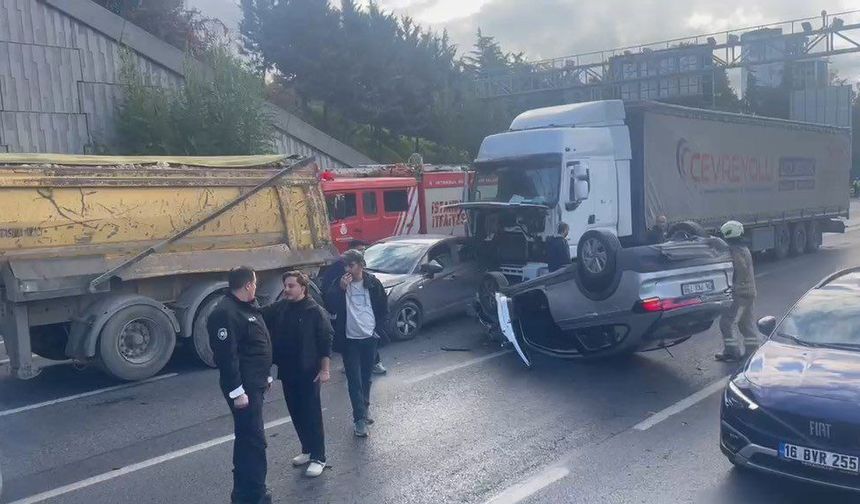 Bağcılar'da zincirleme kaza: Yaralılar var