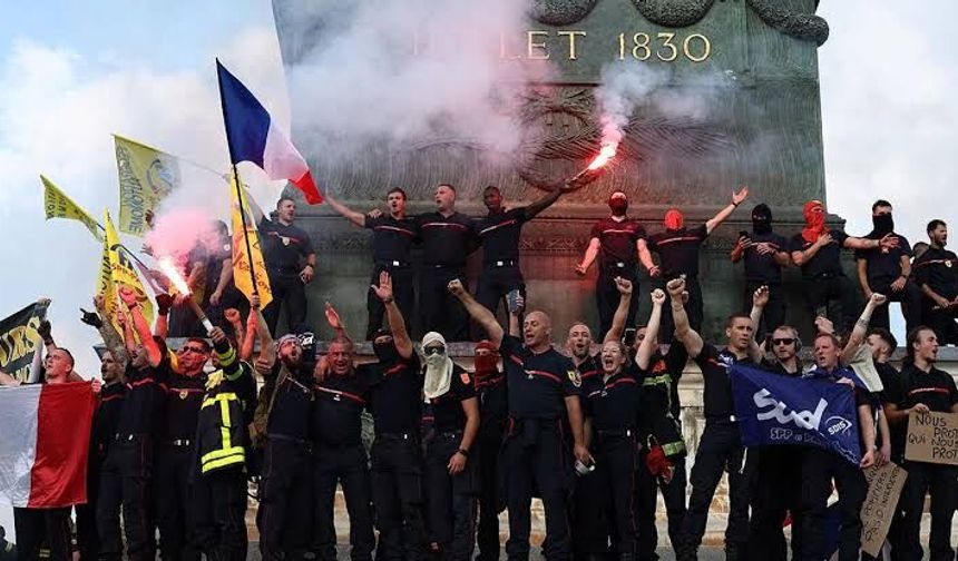 Fransa'da Eğitim Bakanı ile görüşen öğrenciler, eylemlerini sürdürecek