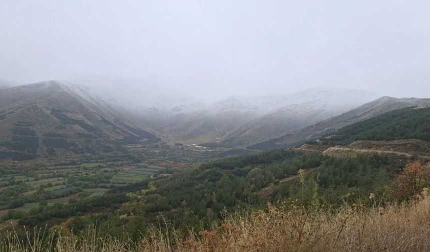 İzmir'in yüksek kesimlerine kar yağdı