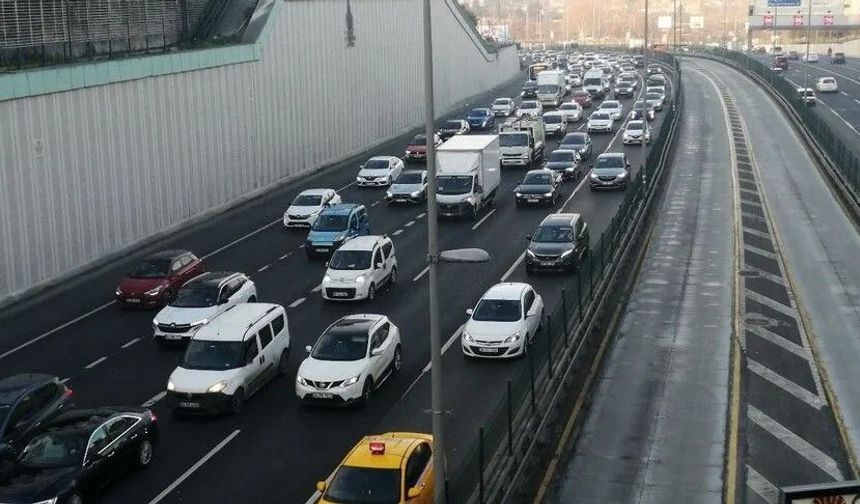 Büyükçekmece'de D-100 kara yolunun bir bölümü 22.00-06.00 saatlerinde trafiğe kapatılacak