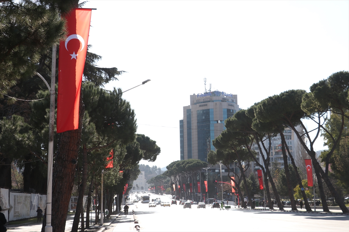 Cumhurbaşkanı Recep Tayyip Erdoğan, Arnavutluk Başbakanı Edi Rama`nın davetlisi olarak bugün Arnavutluk`u ziyaret edecek.