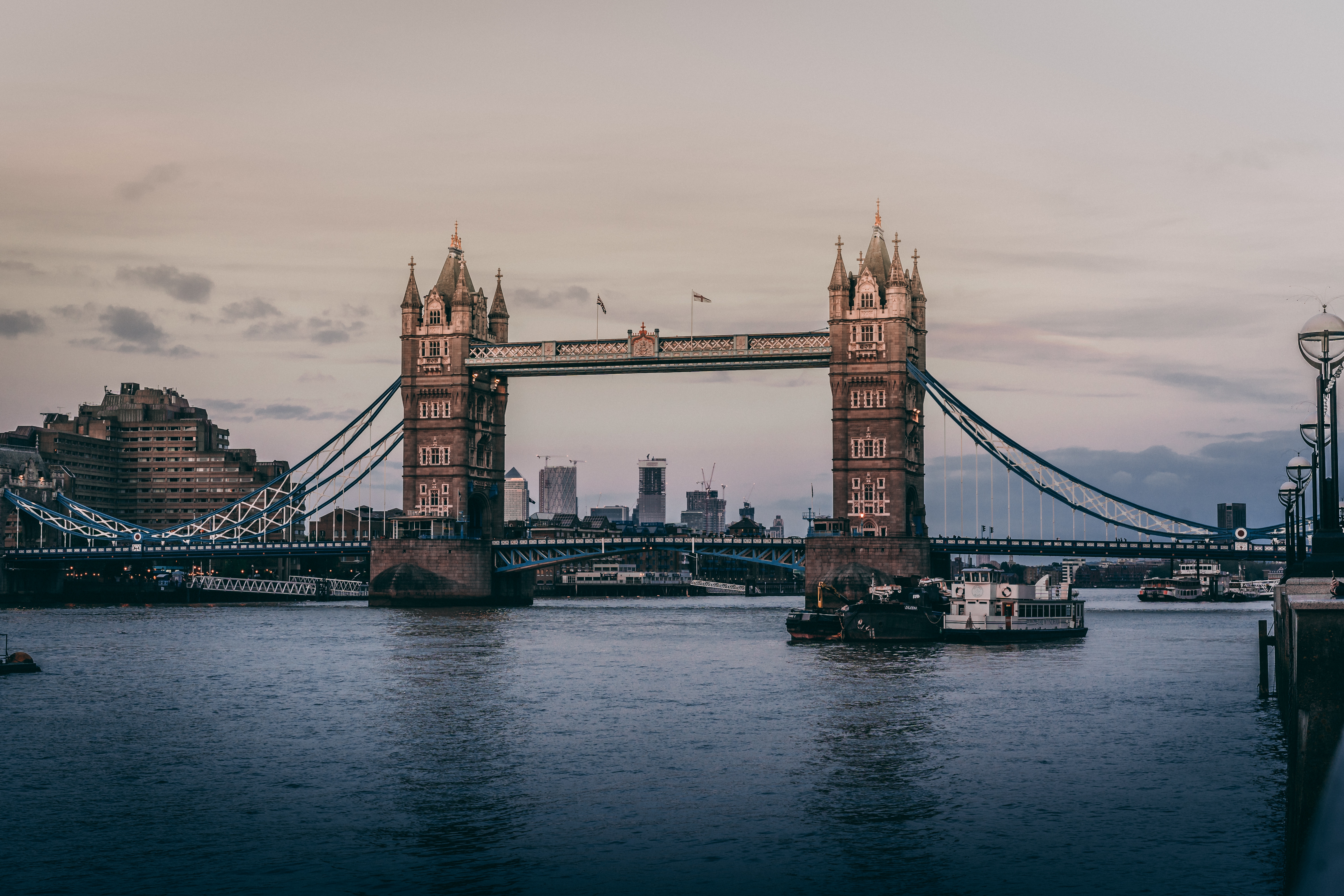 beautiful-shot-tower-bridge-london