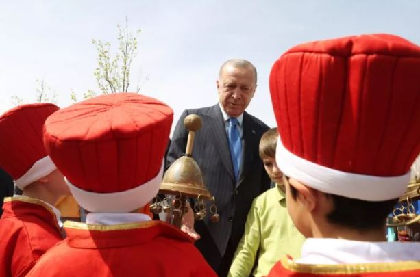 Erdoğan 23 Nisan çocuk 8