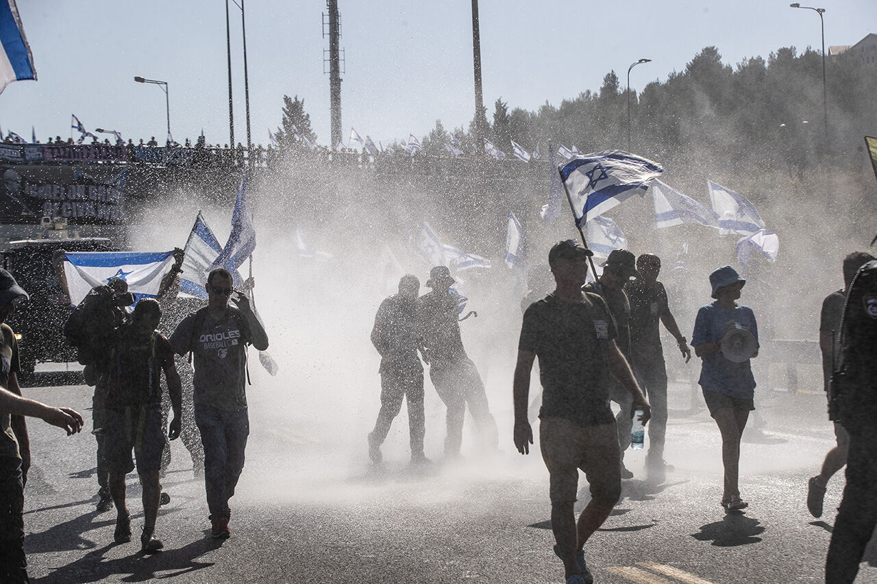 AA-20230711-31645547-31645532-NETANYAHU_HUKUMETI_KARSITI_BIR_GRUP_TEL_AVIVKUDUS_OTOYOLUNU_KAPATTI