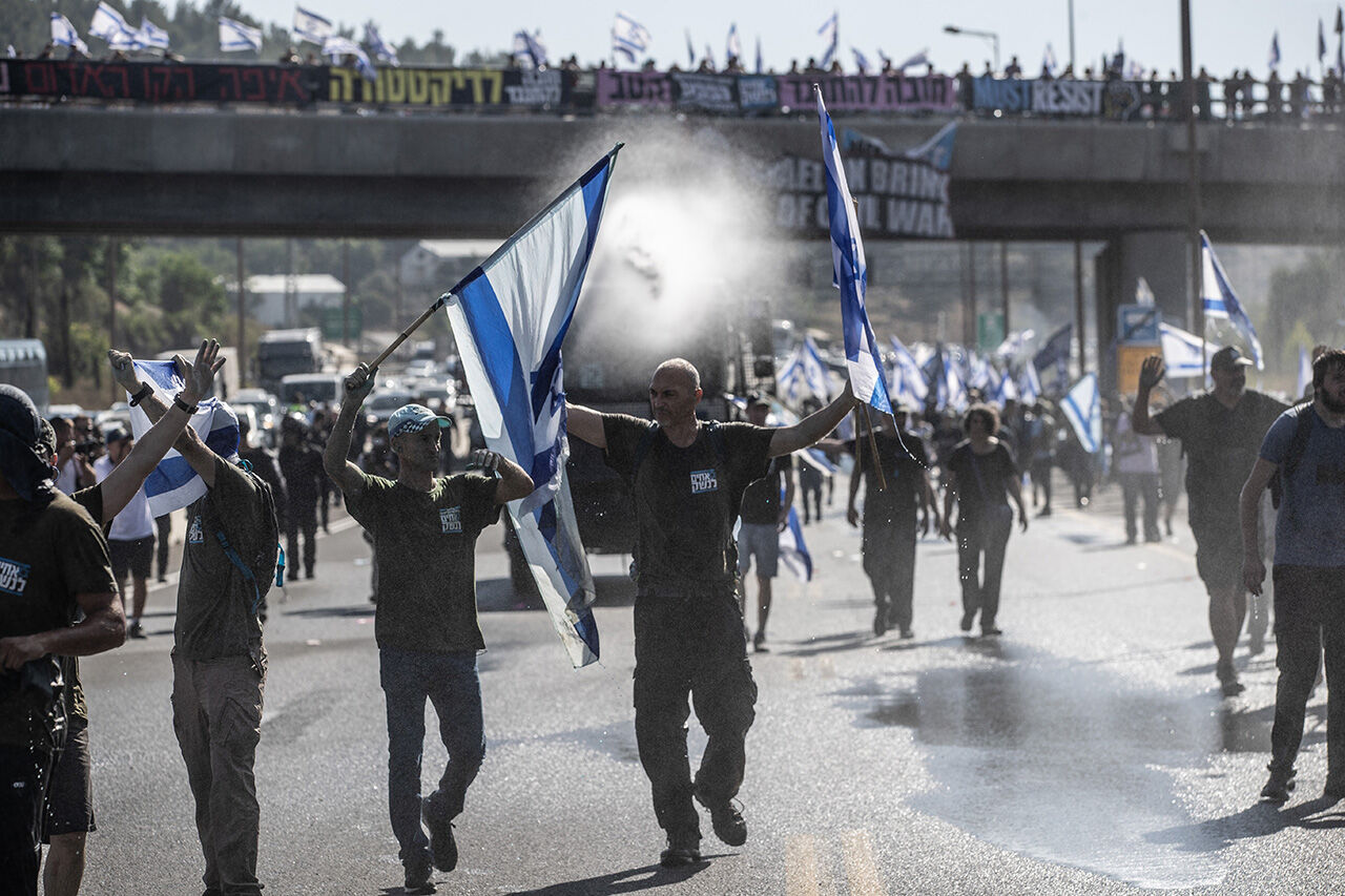 AA-20230711-31645547-31645533-NETANYAHU_HUKUMETI_KARSITI_BIR_GRUP_TEL_AVIVKUDUS_OTOYOLUNU_KAPATTI