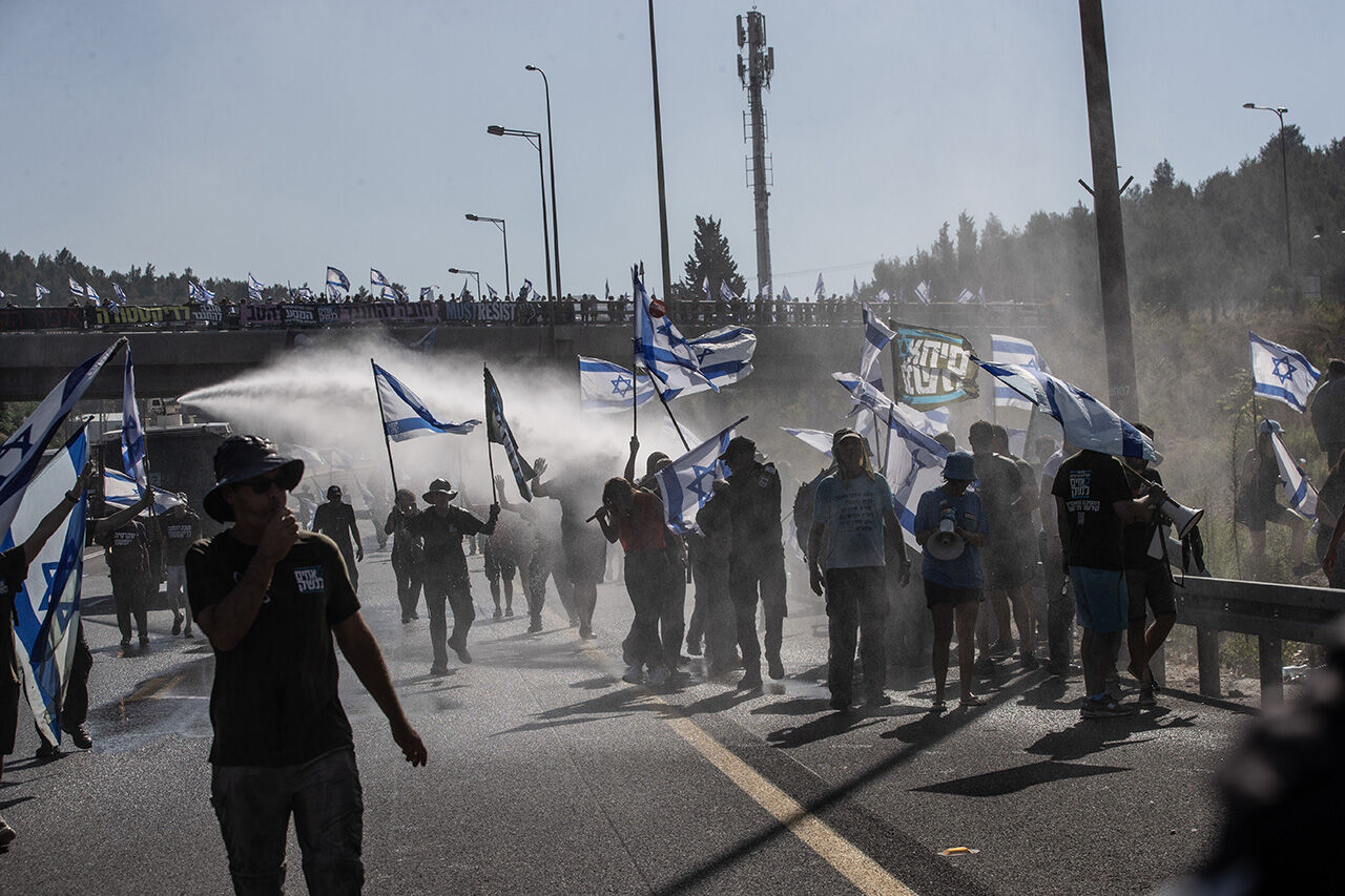 AA-20230711-31645547-31645534-NETANYAHU_HUKUMETI_KARSITI_BIR_GRUP_TEL_AVIVKUDUS_OTOYOLUNU_KAPATTI