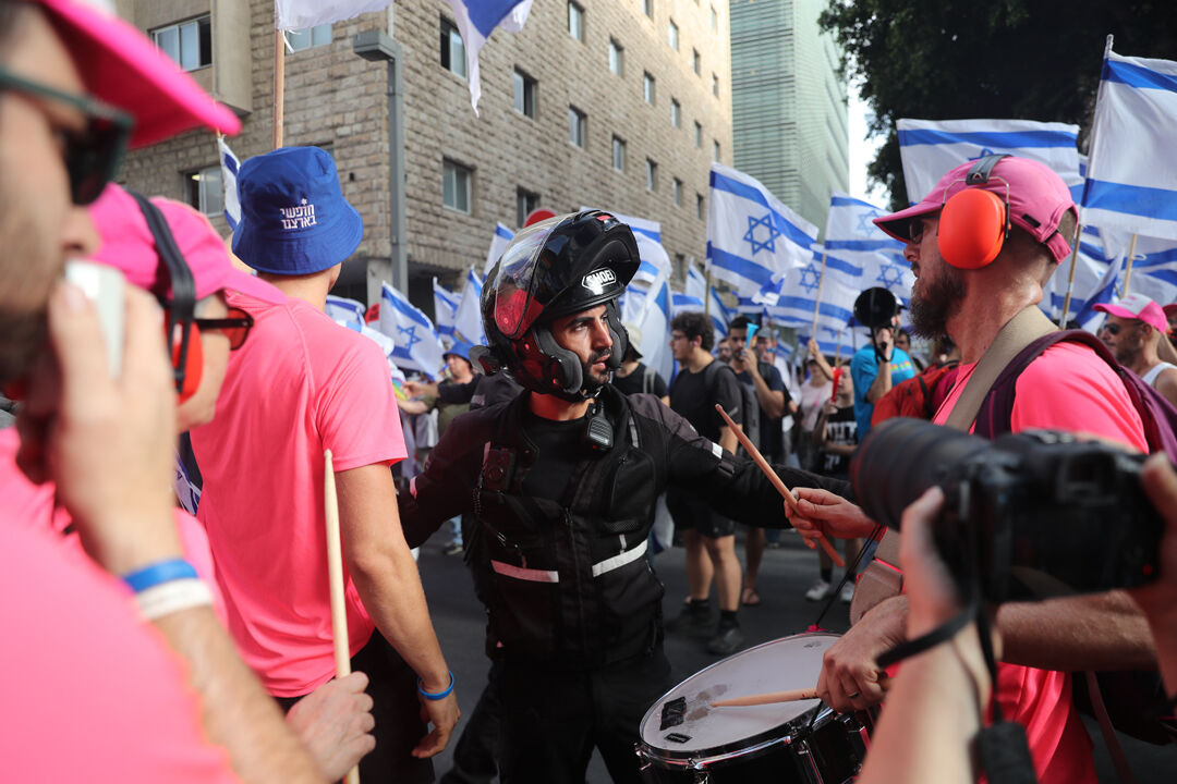 AA-20230718-31704090-31704076-ISRAILDE_HUKUMETIN_YARGI_DUZENLEMESINE_KARSI_PROTESTOLAR_SURUYOR