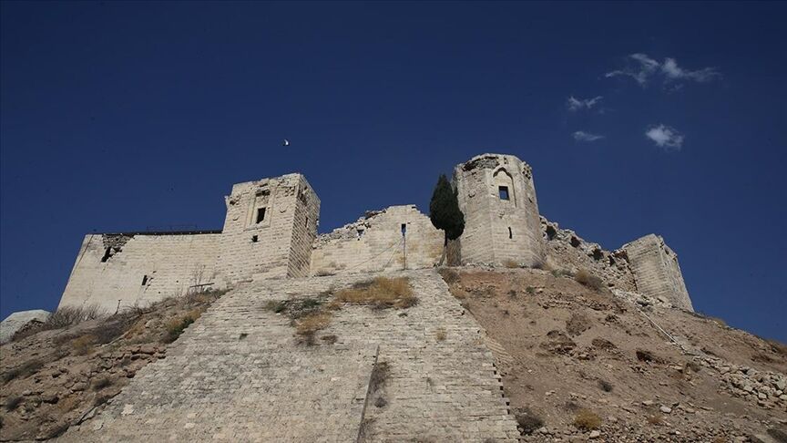 6 Şubat Depremi'nde hasar gören Gaziantep Kalesi restore ediyor!