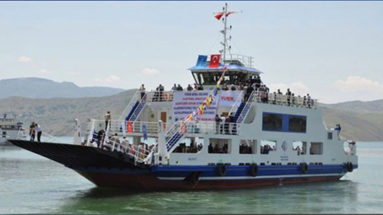 Çemişgezek-Elazığ feribot seferleri kuvvetli rüzgar nedeniyle iptal edildi
