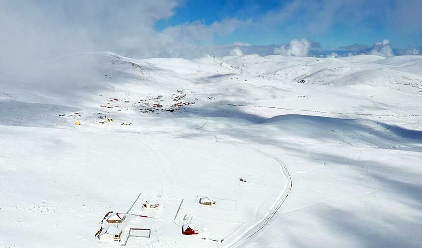 Trabzon'da yaylalar beyaza büründü