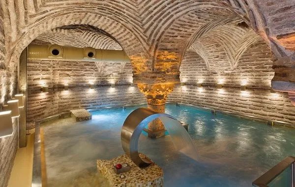 Tarihi sarnıç'ta kaçak spa