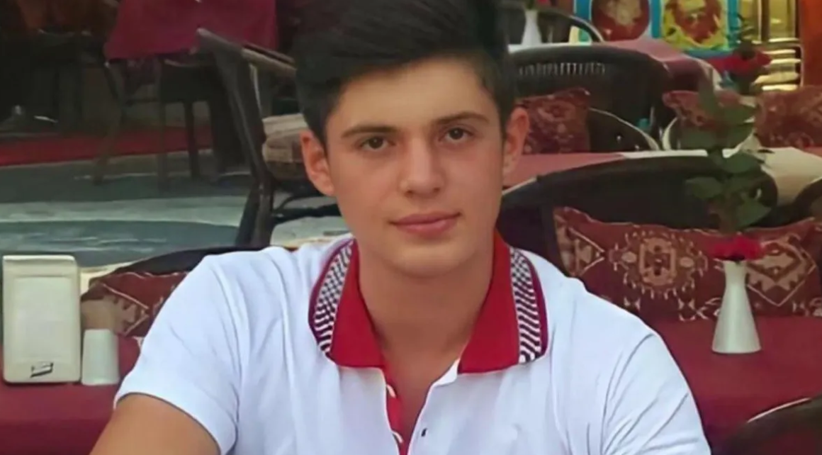 Mahi̇r Ayabak 17 Yaşindaydi