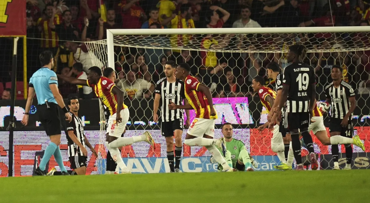 Beşiktaş, Göztepe'ye yenildi