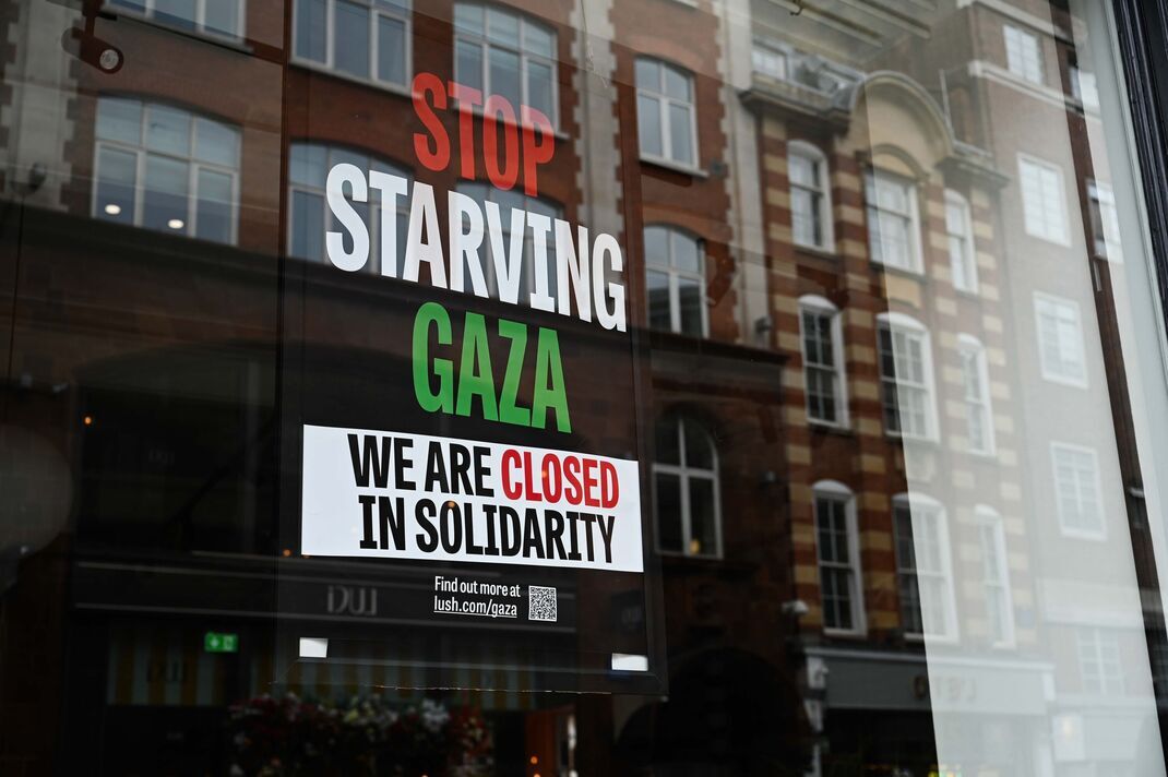 London United Kingdom Storefront Of British Cosmetics Company Lush With A Banner Reading Stop 6403089