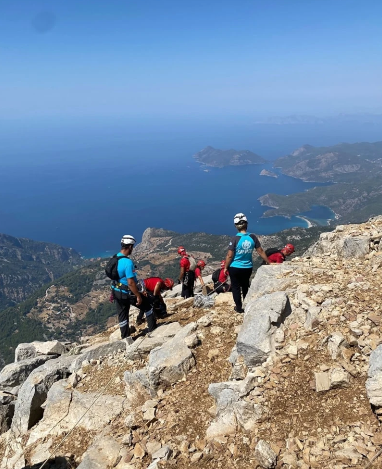 Muğla Ölüdeniz'de Paraşüt Kayalıklara Düştü
