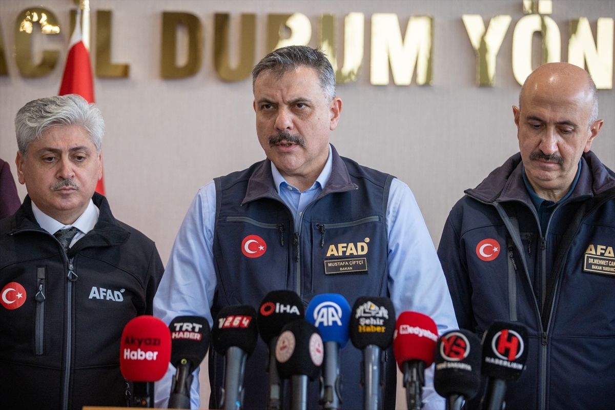Bakan Çiftçi: Turuncu kod verilen illerde evden çıkmayın!